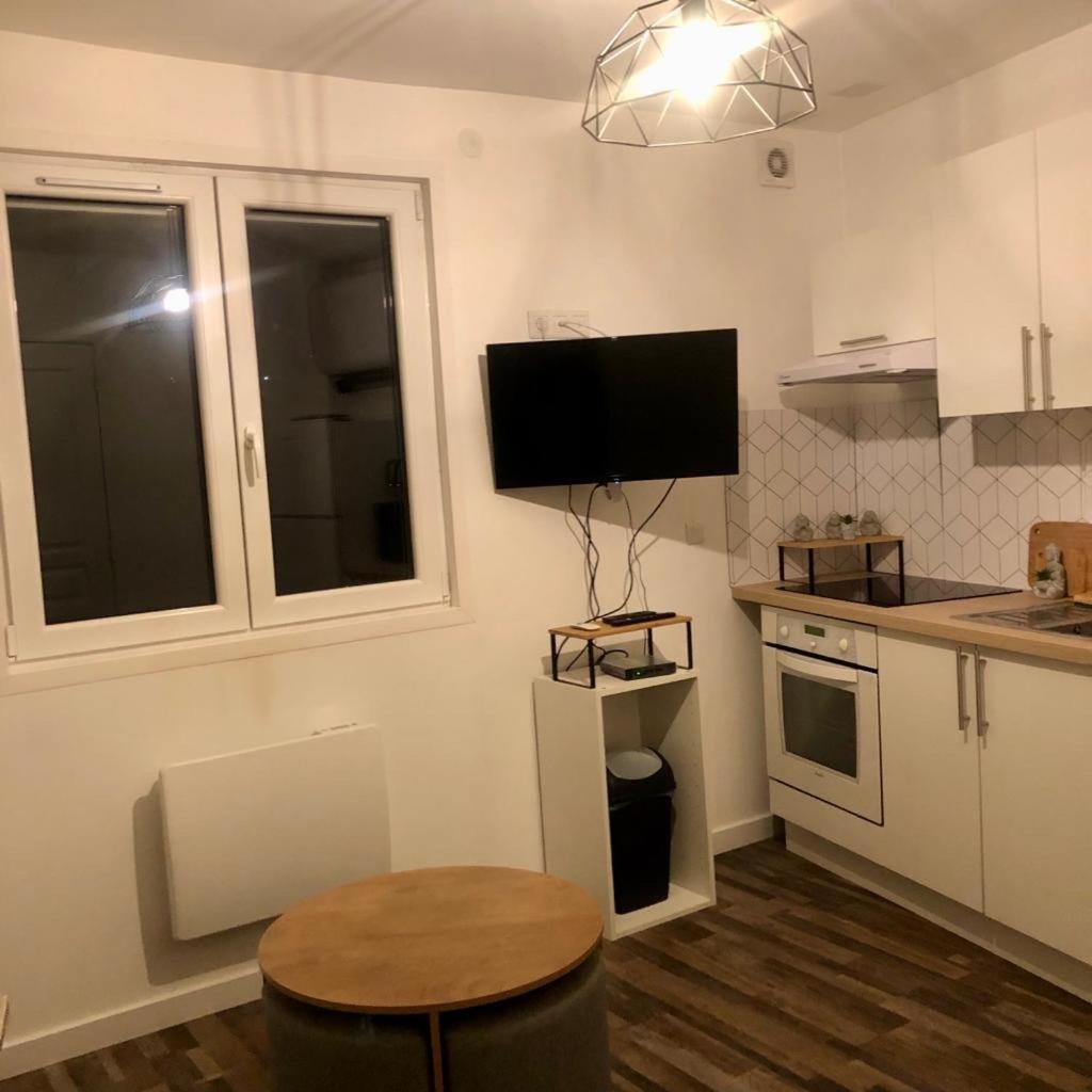 Studio Lumineux Et Equipe Apartamento Villemomble Exterior foto